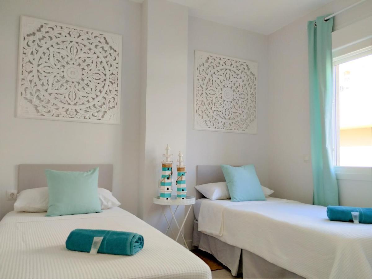 Pena Beach 3 Bedroom Duplex, Bbq, Pool, Sea Views, เบนัลมาเดนา ภายนอก รูปภาพ